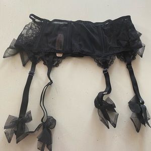 New Victorias Secret garter belt